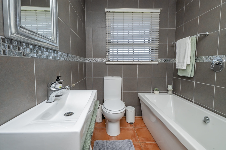 4 Bedroom Property for Sale in Protea Heights Western Cape